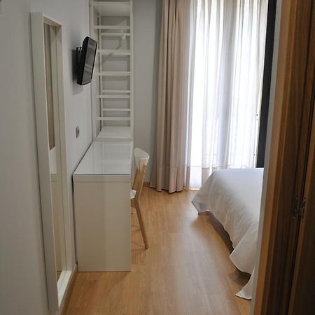 Hostal Universitat Cervera  Esterno foto