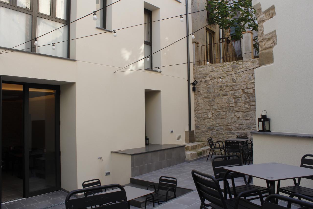 Hostal Universitat Cervera  Esterno foto