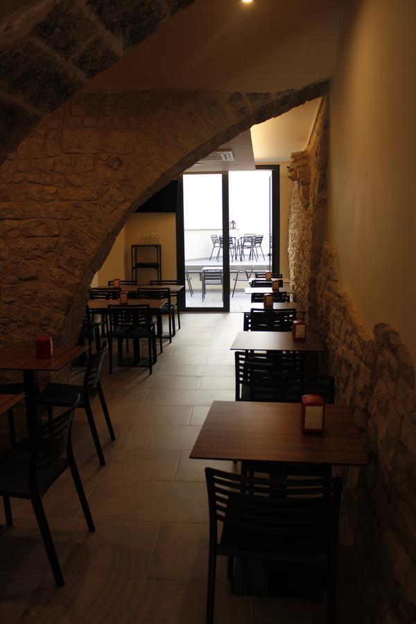 Hostal Universitat Cervera  Esterno foto