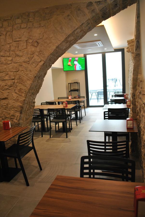 Hostal Universitat Cervera  Esterno foto