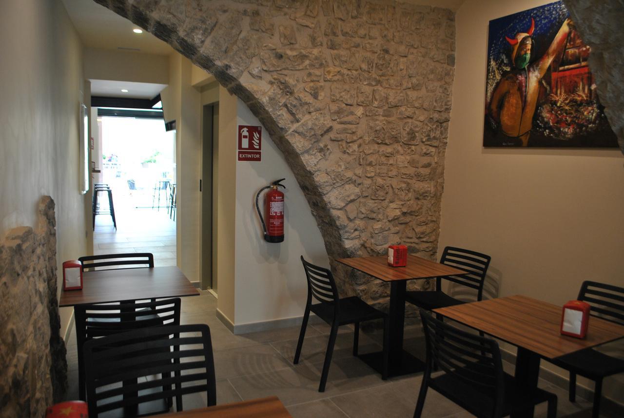 Hostal Universitat Cervera  Esterno foto