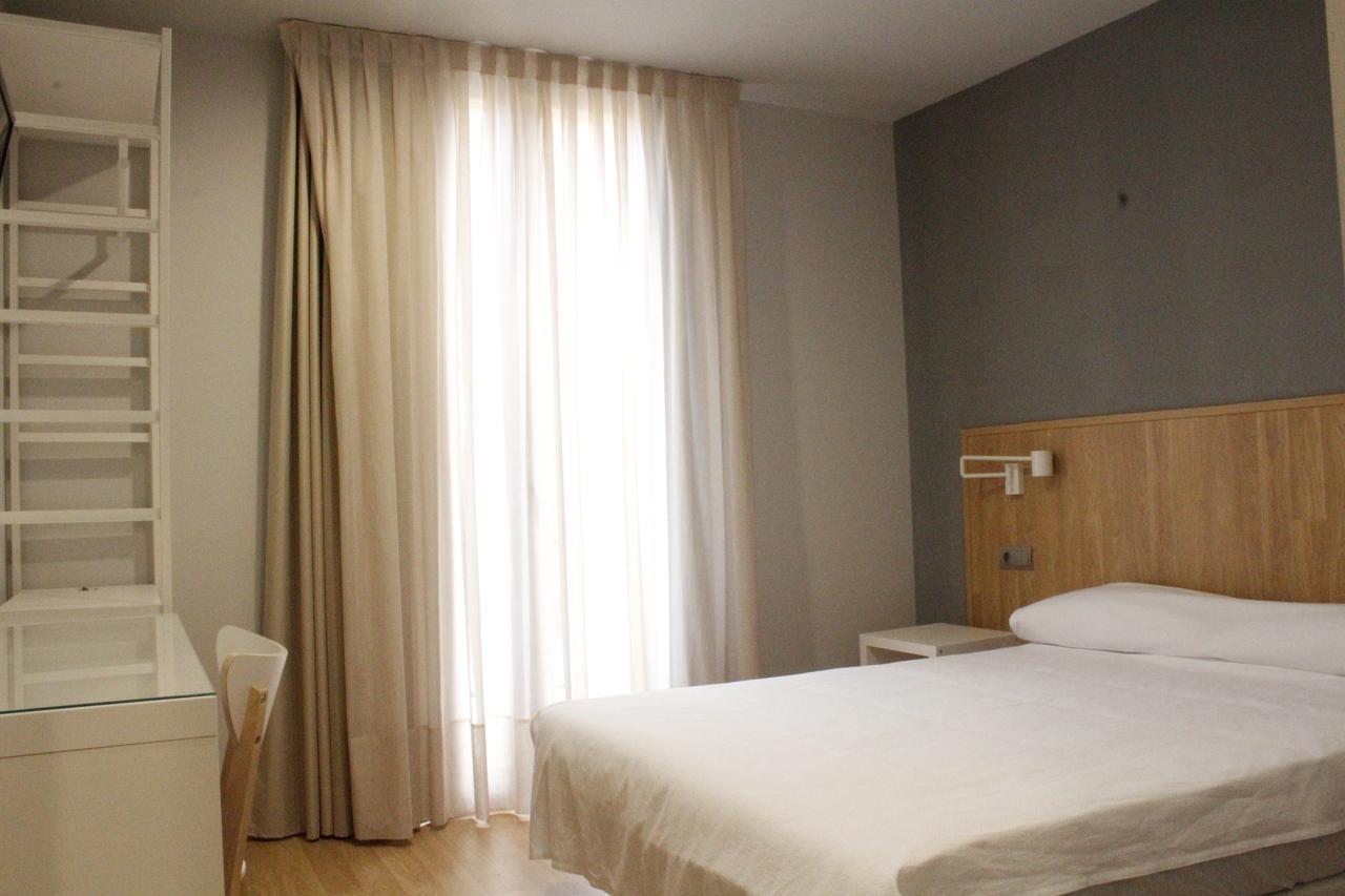 Hostal Universitat Cervera  Esterno foto