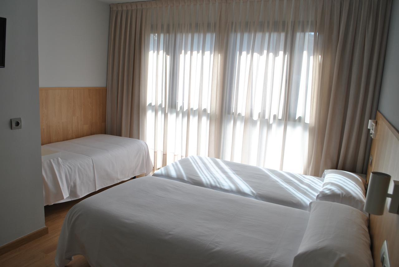 Hostal Universitat Cervera  Esterno foto