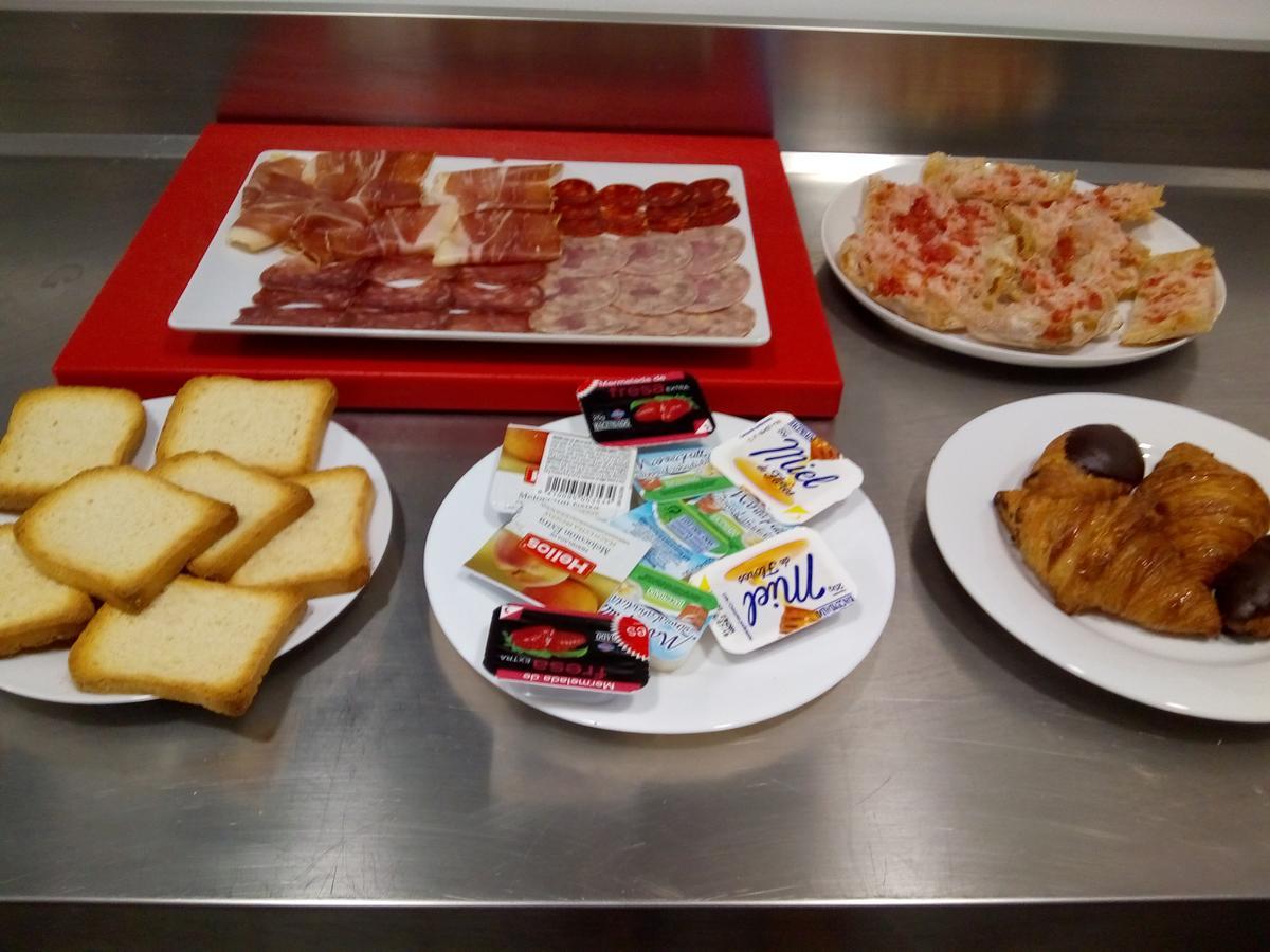 Hostal Universitat Cervera  Esterno foto