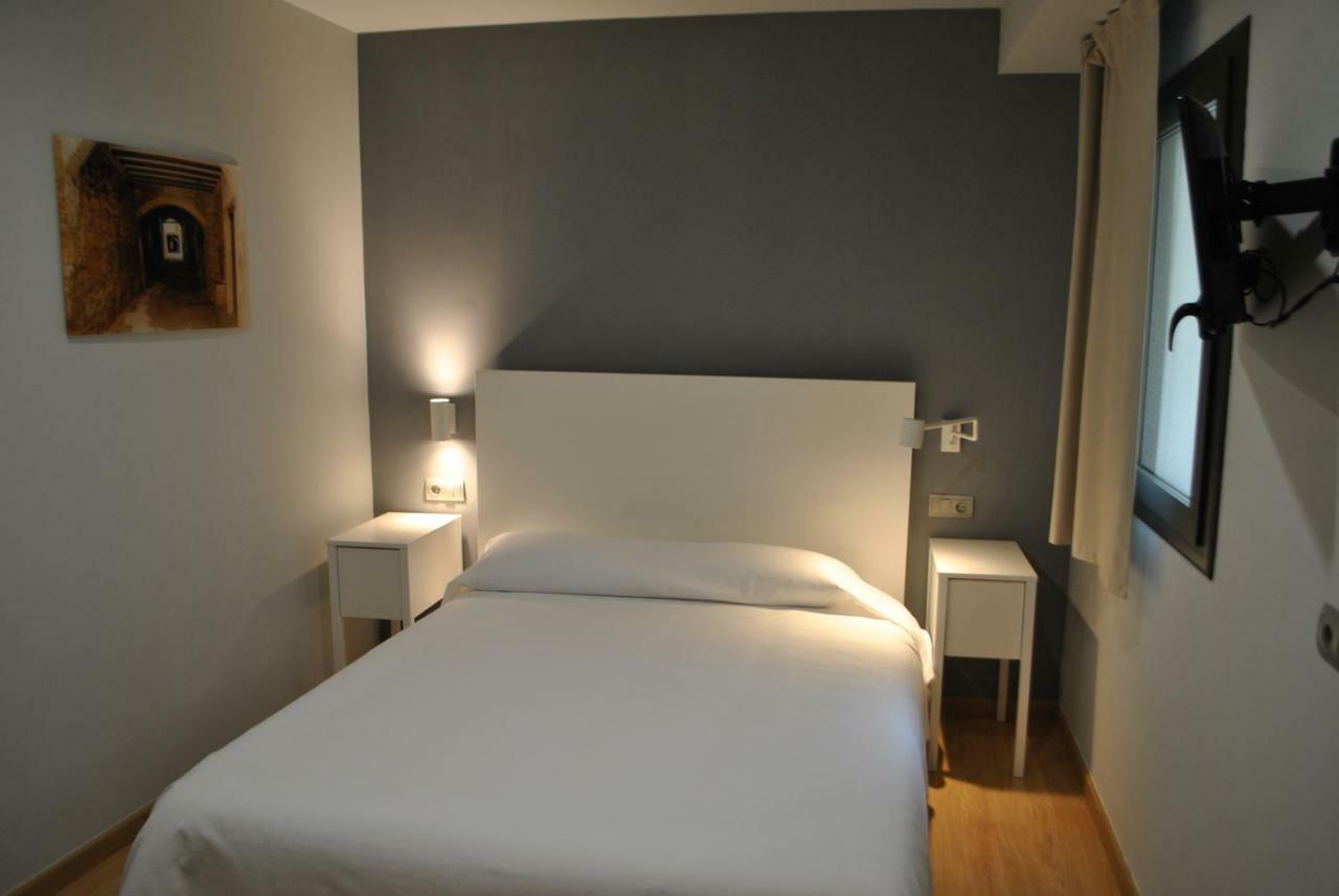 Hostal Universitat Cervera  Esterno foto